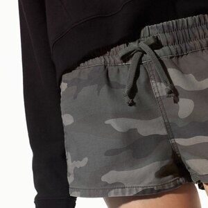 ARITZIA TNA Alva Camo Cotton Drawstring Short L